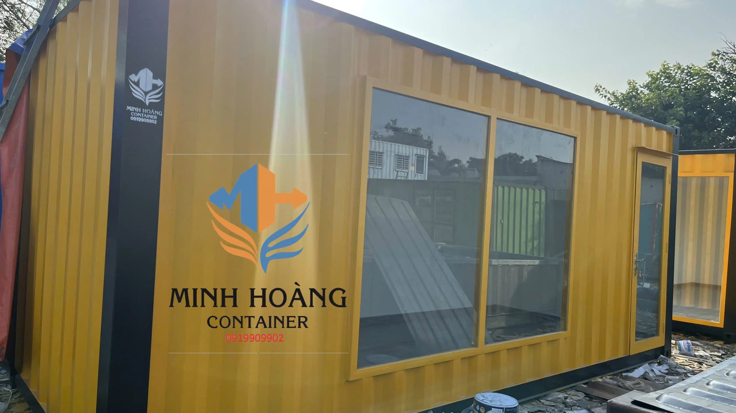 Thiết Kế Nhà Container Chữ L 2x20 Feet Dạng Kính: Tối Ưu Diện Tích, Tích Hợp Ban Công Rộng